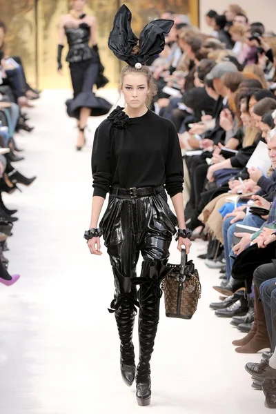 Look 60